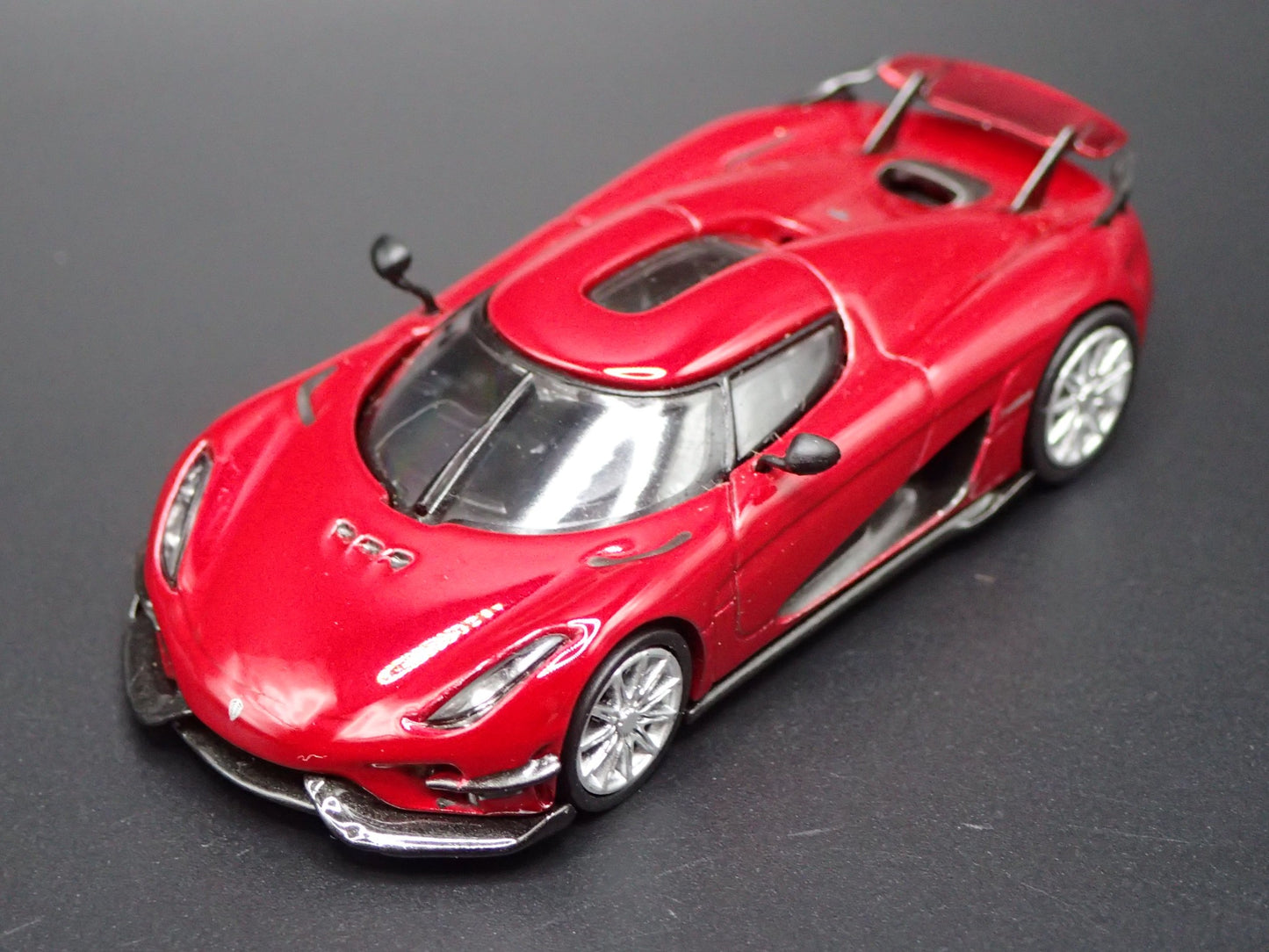 2016-2022 KOENIGSEGG REGERA SUPERCAR RED 1:64 SCALE DIORAMA DIECAST MODEL CAR