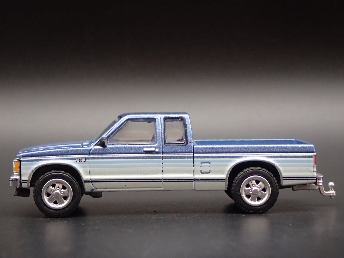 1988 GMC S15 SIERRA PICKUP TRUCK SQUAREBODY W HITCH 1/64 SCALE DIECAST MODEL CAR