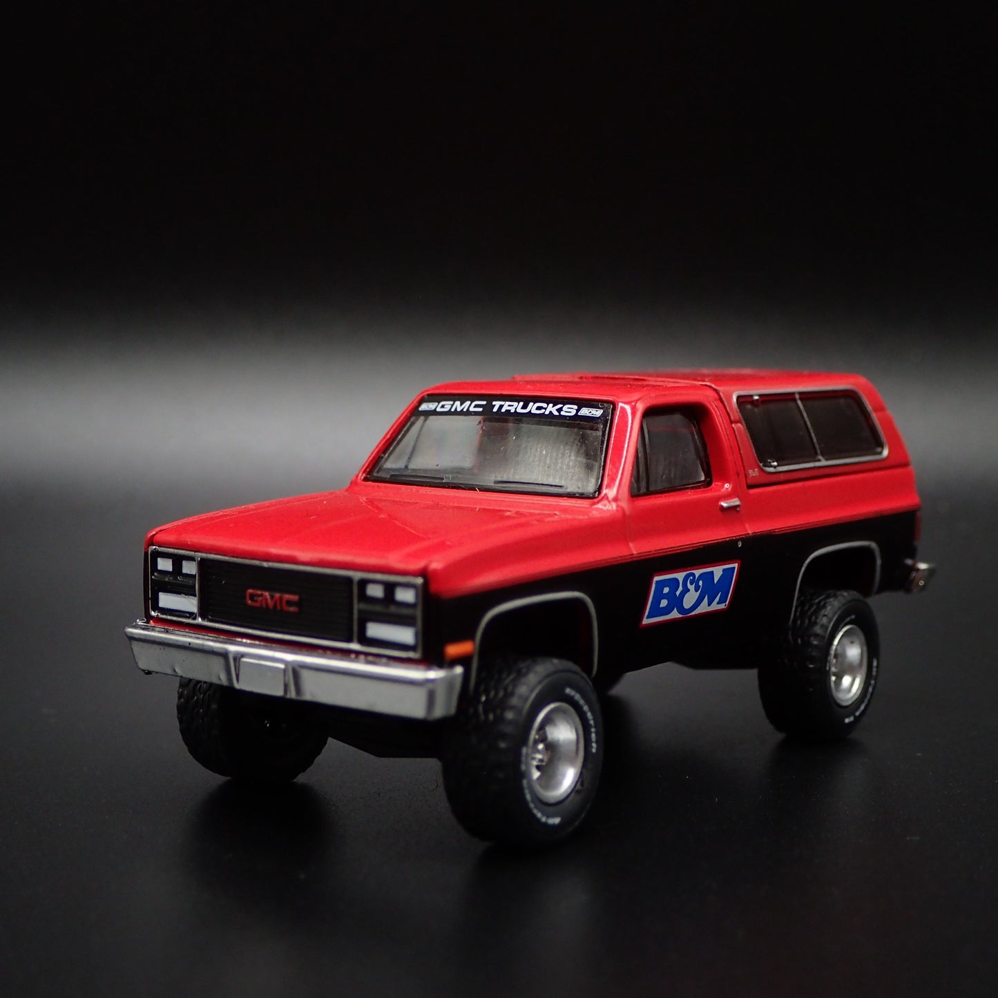 1991 91 GMC JIMMY SLE SUV SQUAREBODY B&M 1:64 SCALE DIORAMA DIECAST MODEL CAR