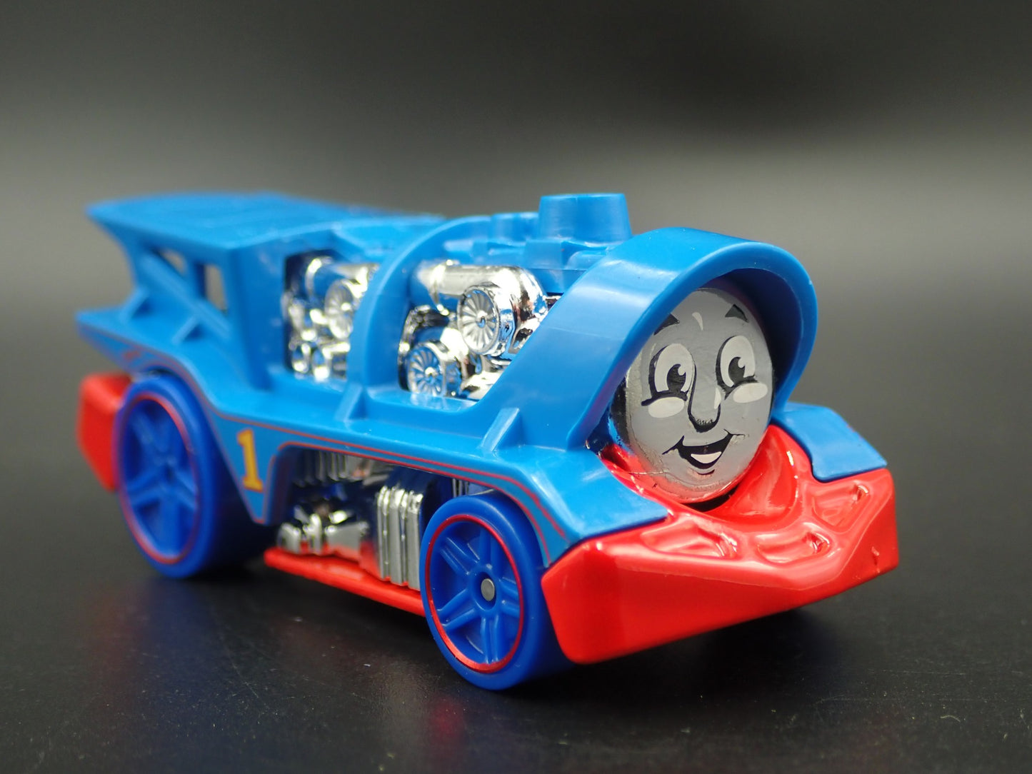 THOMAS THE TRAIN LOCO MOTORIN' 1:64 SCALE COLLECTIBLE DIORAMA DIECAST MODEL CAR