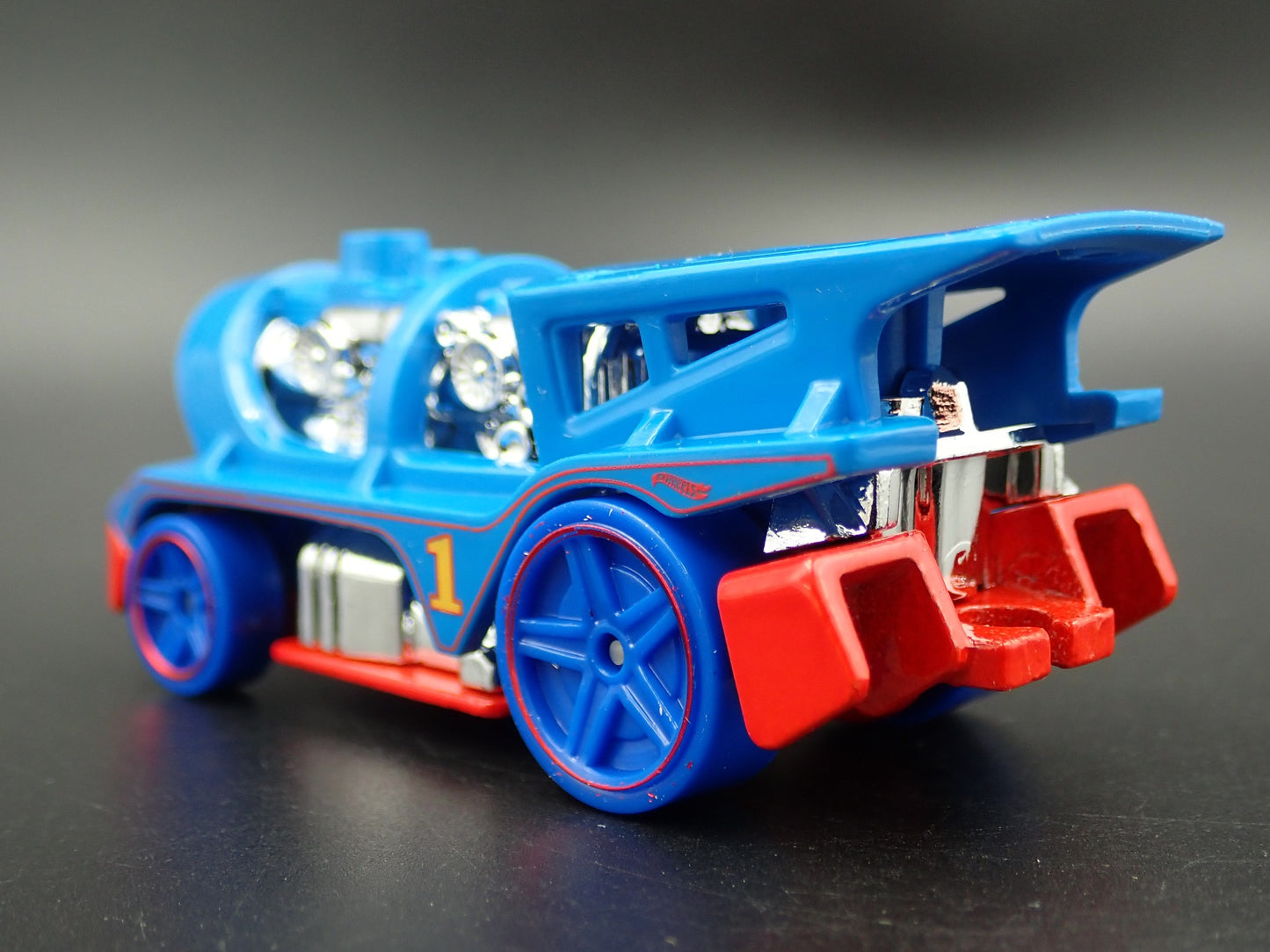 THOMAS THE TRAIN LOCO MOTORIN' 1:64 SCALE COLLECTIBLE DIORAMA DIECAST MODEL CAR