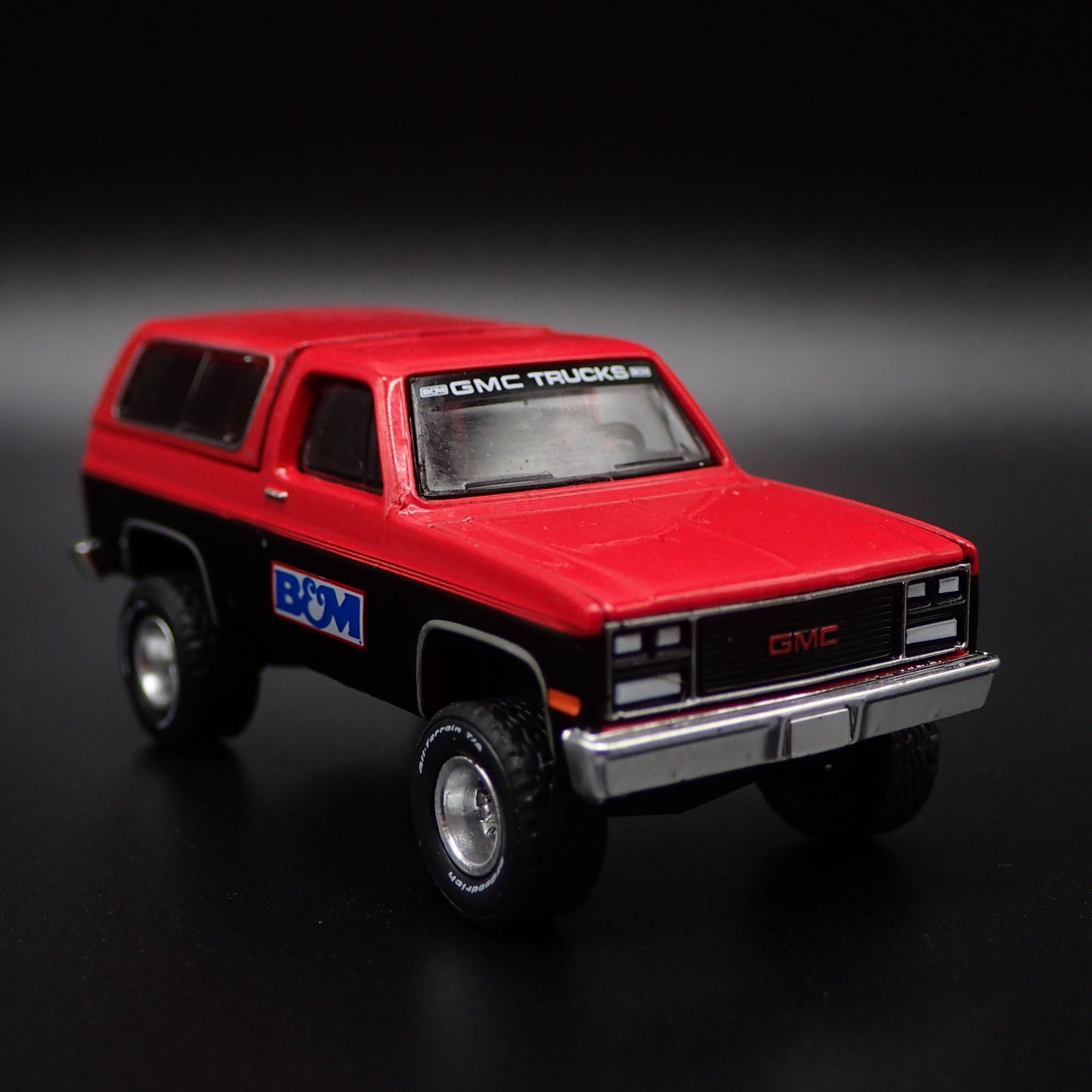 1991 91 GMC JIMMY SLE SUV SQUAREBODY B&M 1:64 SCALE DIORAMA DIECAST MODEL CAR