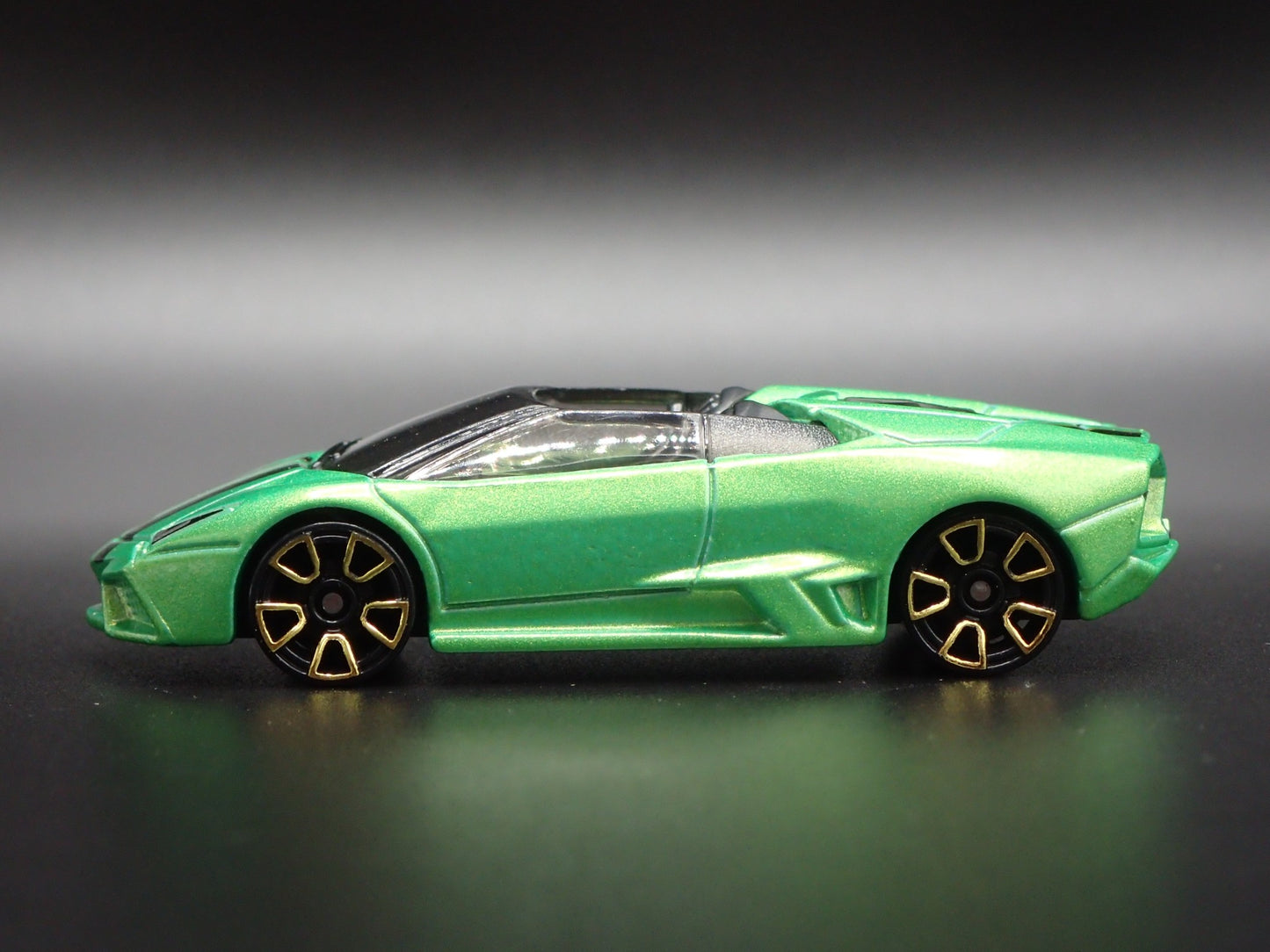 2007-2009 LAMBORGHINI REVENTON ROADSTER SUPER CAR 1:64 SCALE DIECAST MODEL CAR