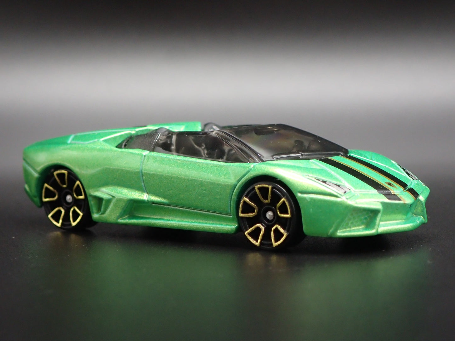 2007-2009 LAMBORGHINI REVENTON ROADSTER SUPER CAR 1:64 SCALE DIECAST MODEL CAR