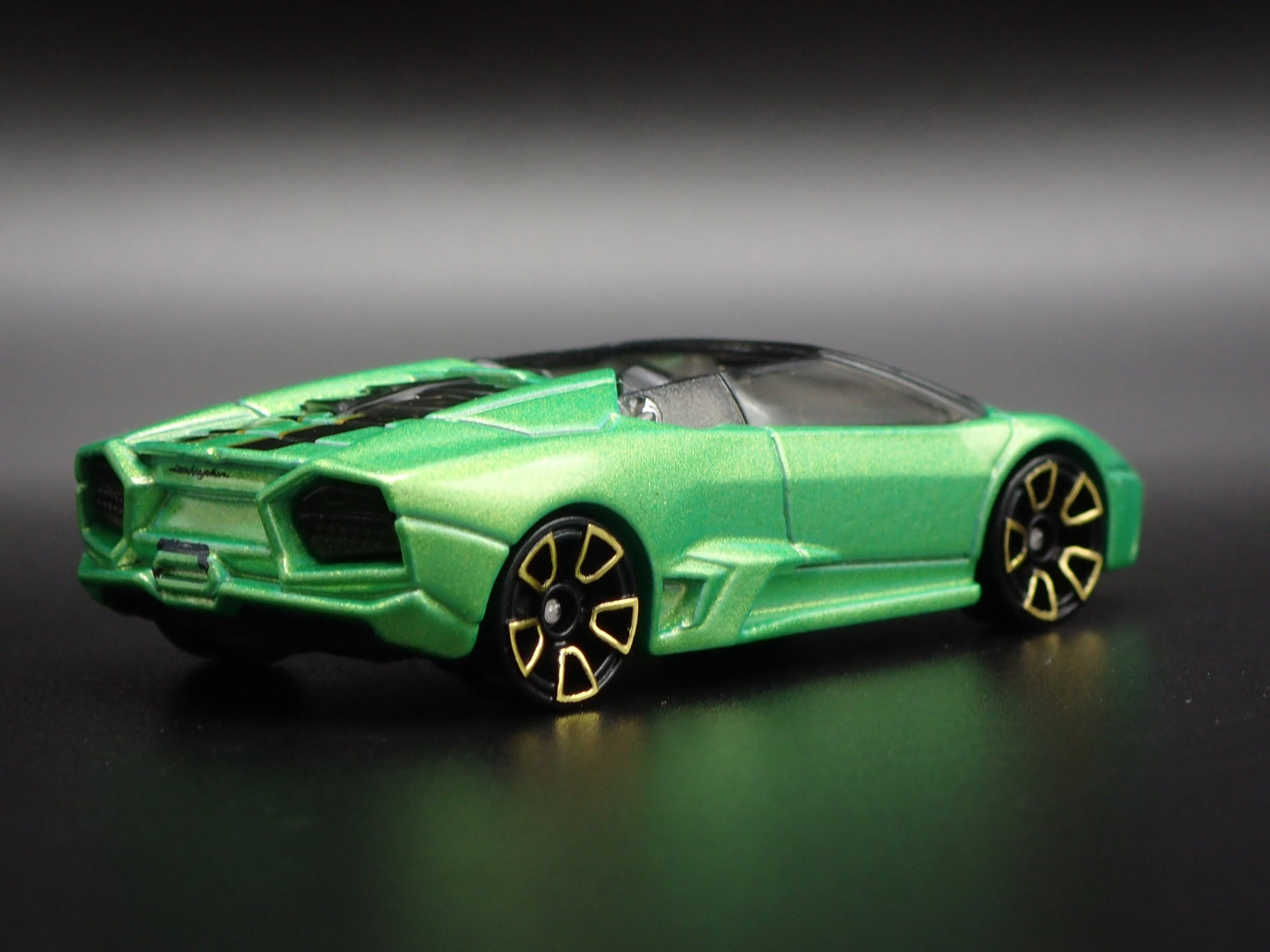 2007-2009 LAMBORGHINI REVENTON ROADSTER SUPER CAR 1:64 SCALE DIECAST MODEL CAR