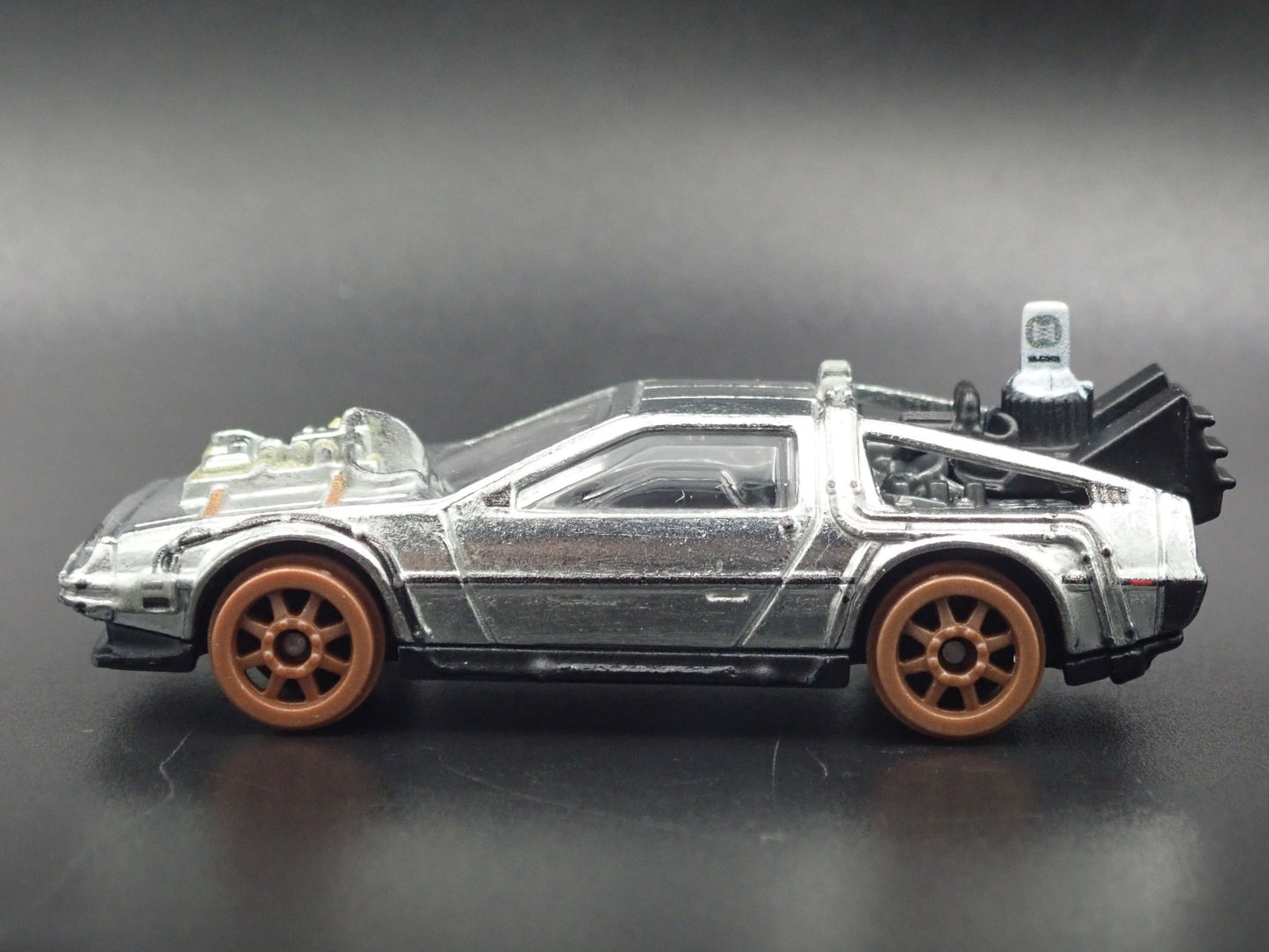 DeLorean BACK TO THE FUTURE III 3 TIME MACHINE RARE 1:64 SCALE DIECAST MODEL CAR