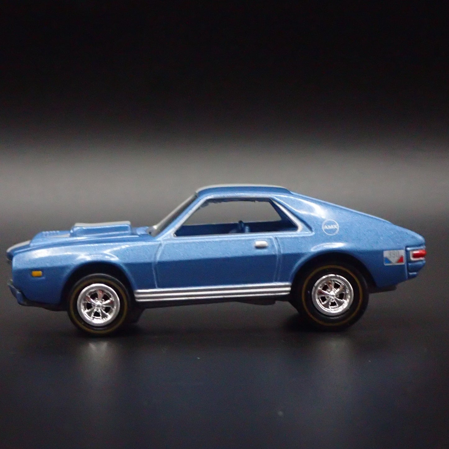 1969 69 AMC AMX BLUE 1/64 SCALE LIMITED COLLECTIBLE DIORAMA DIECAST MODEL CAR