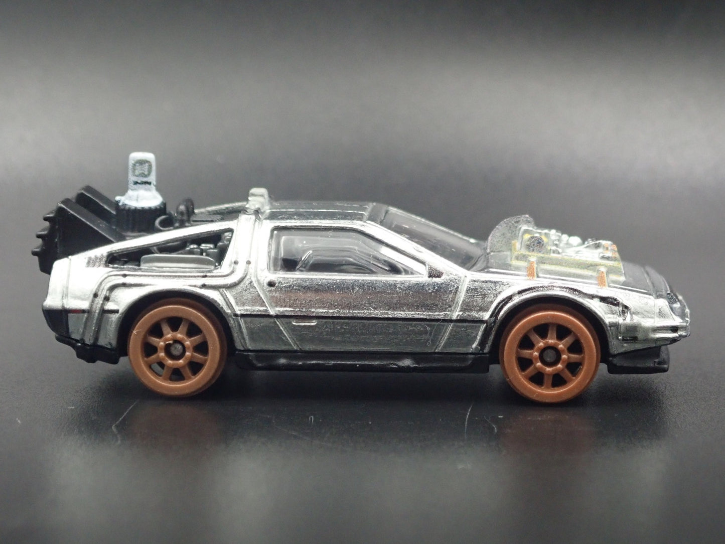 DeLorean BACK TO THE FUTURE III 3 TIME MACHINE RARE 1:64 SCALE DIECAST MODEL CAR