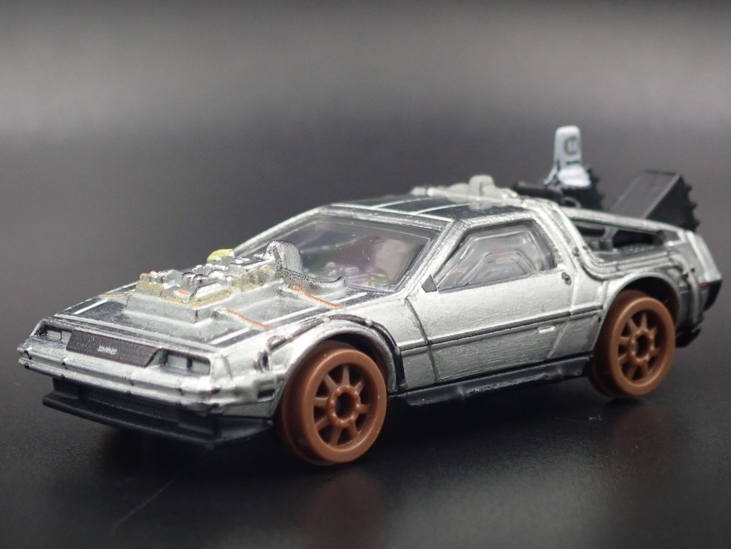 DeLorean BACK TO THE FUTURE III 3 TIME MACHINE RARE 1:64 SCALE DIECAST MODEL CAR
