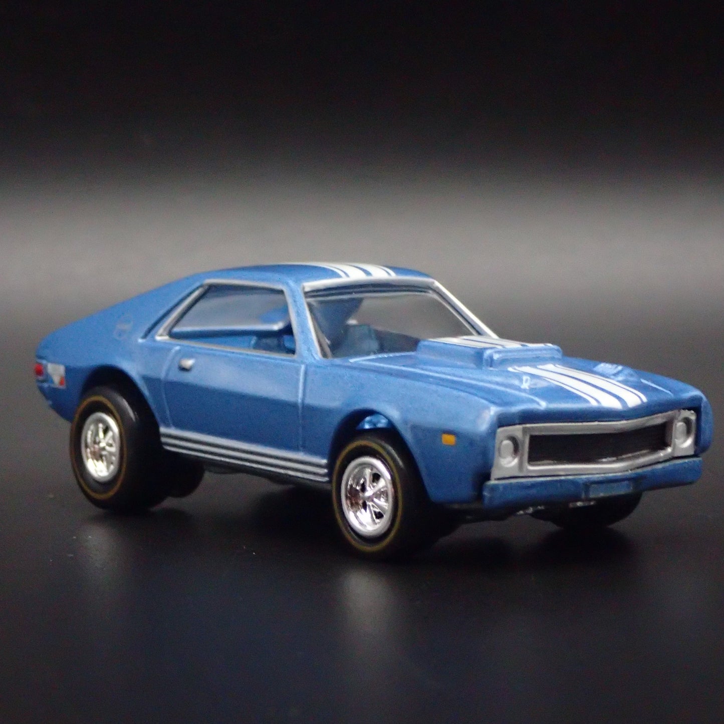 1969 69 AMC AMX BLUE 1/64 SCALE LIMITED COLLECTIBLE DIORAMA DIECAST MODEL CAR