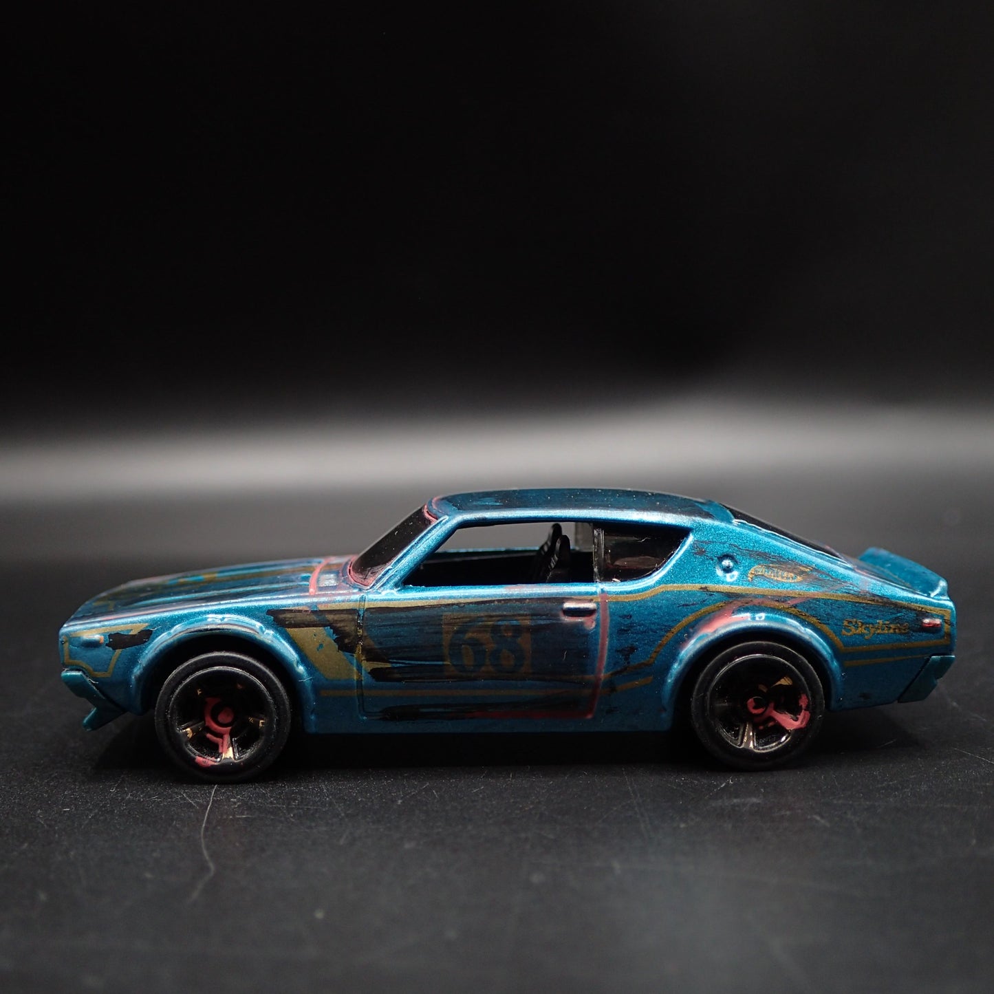 1972-1973 NISSAN SKYLINE 2000 GTR BARN FIND 1:64 SCALE DIORAMA DIECAST MODEL CAR