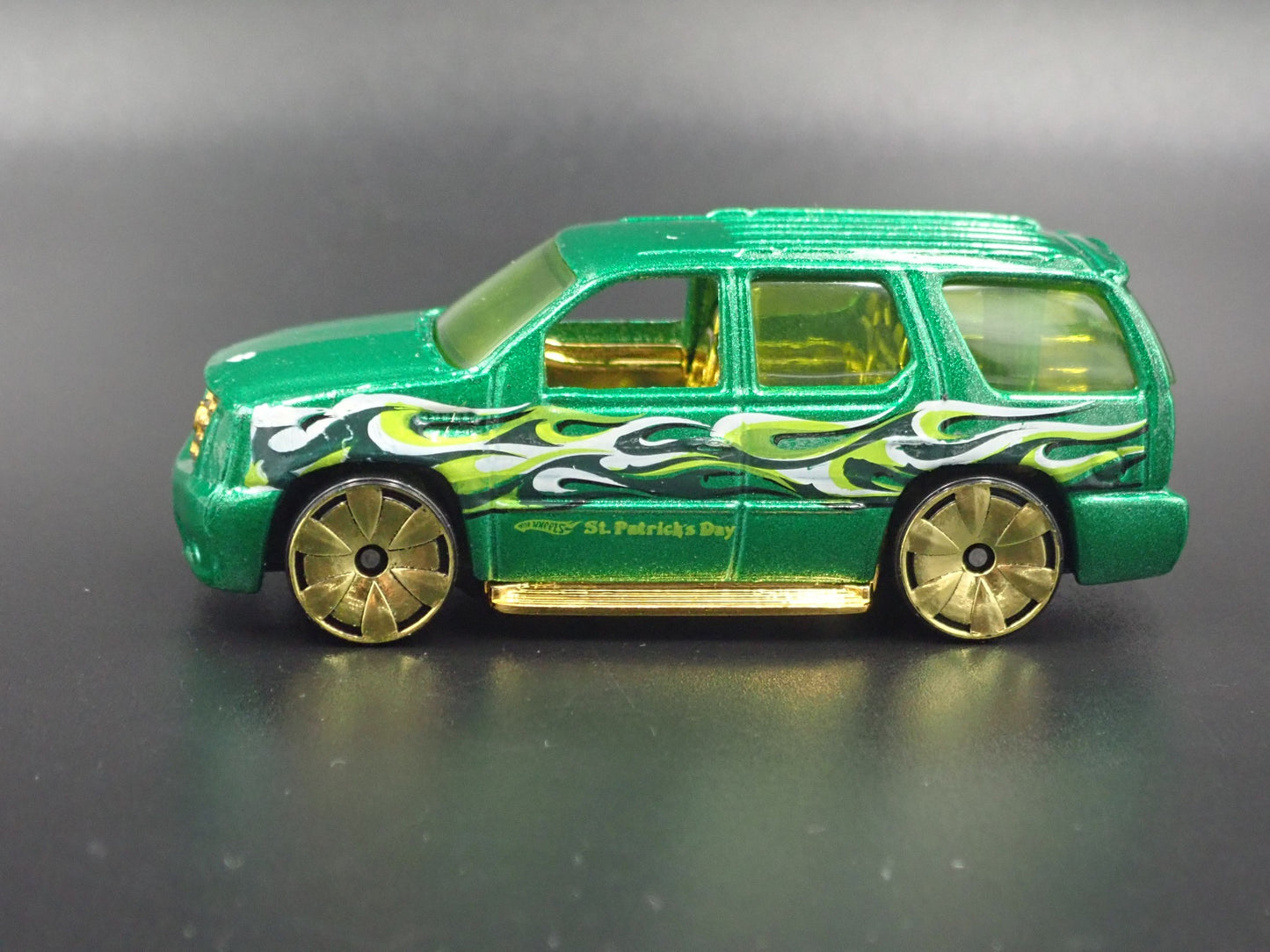 2007-2014 CADILLAC CADDY ESCALADE SUV 1:64 SCALE COLLECTIBLE DIECAST MODEL CAR