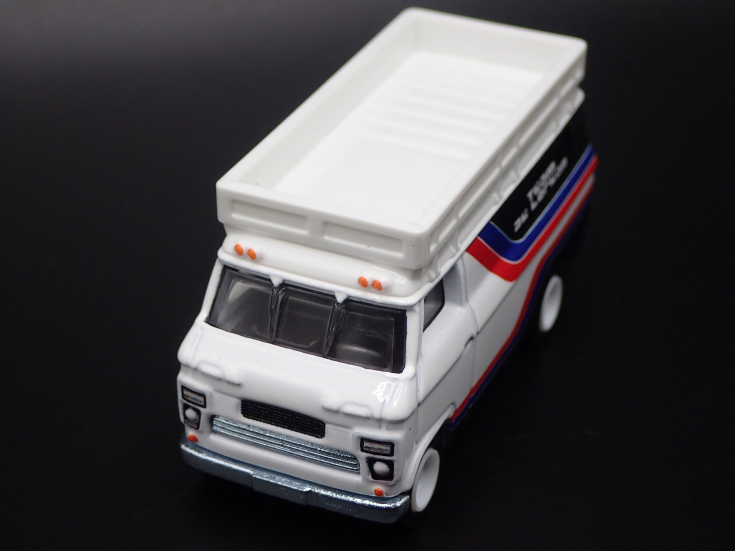1965-1977 FORD TRANSIT SUPER VAN DELOREAN RACING 1:64 SCALE DIECAST MODEL CAR