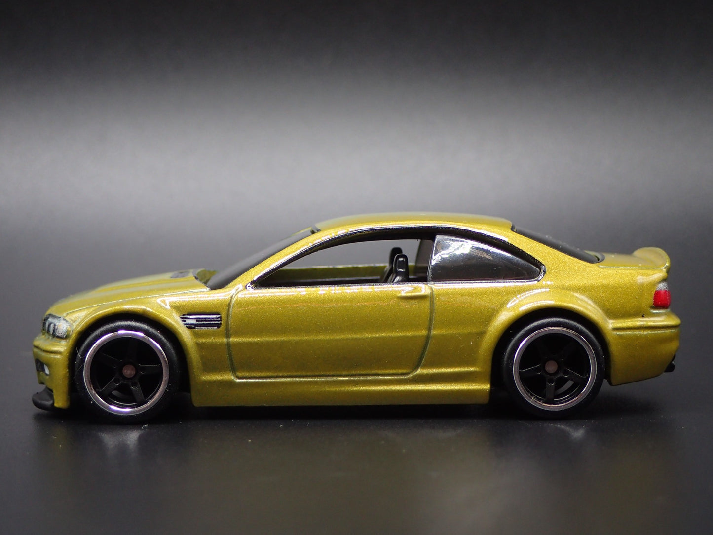 1999-2005 BMW 3 SERIES M3 E46 COUPE GOLD 1:64 SCALE DIORAMA DIECAST MODEL CAR