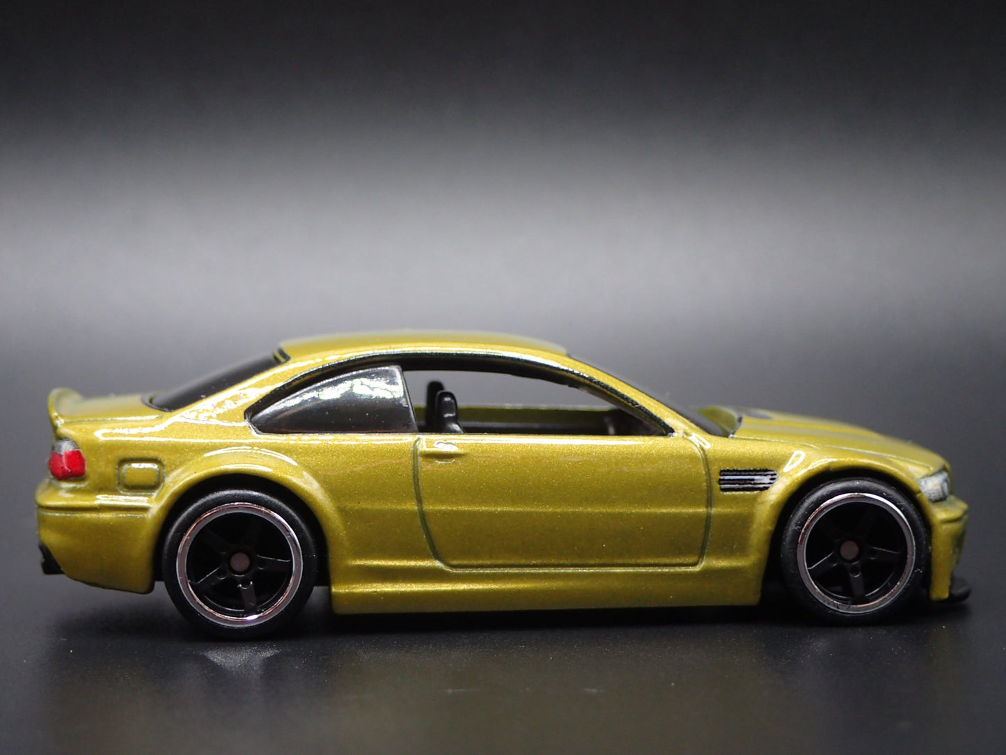 1999-2005 BMW 3 SERIES M3 E46 COUPE GOLD 1:64 SCALE DIORAMA DIECAST MODEL CAR