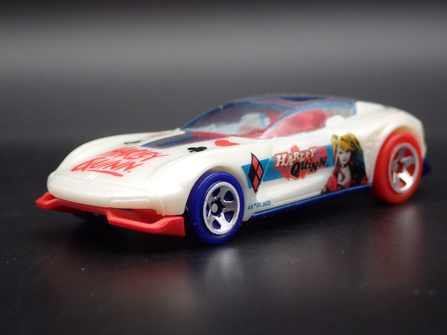 HARLEY QUINN BATMAN GAZELLA GT 1:64 SCALE COLLECTIBLE DIORAMA DIECAST MODEL CAR