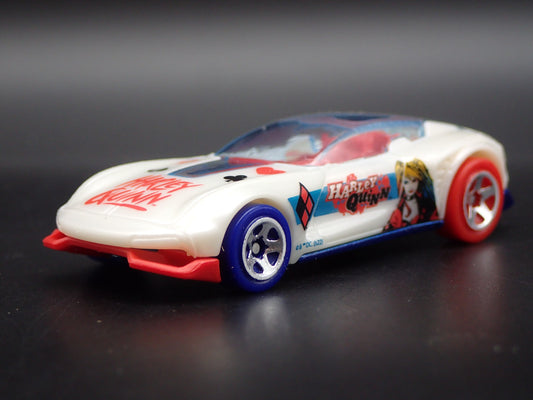 HARLEY QUINN BATMAN GAZELLA GT 1:64 SCALE COLLECTIBLE DIORAMA DIECAST MODEL CAR