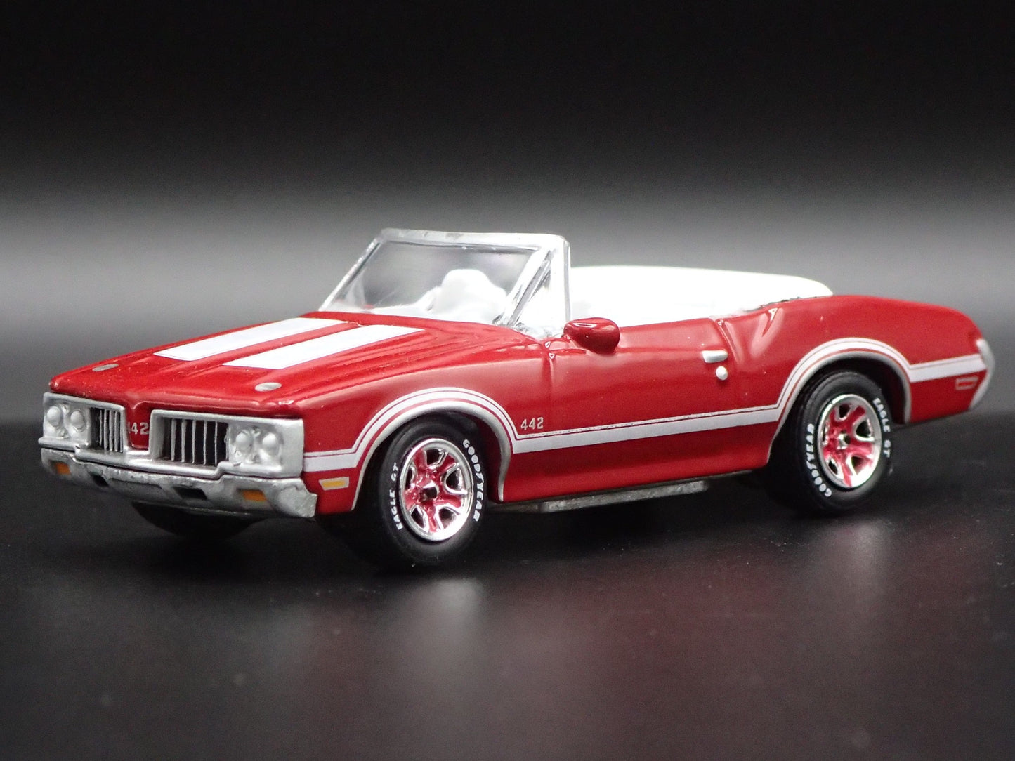 1970 70 OLDS OLDSMOBILE 442 CONVERTIBLE RED 1:64 SCALE DIORAMA DIECAST MODEL CAR