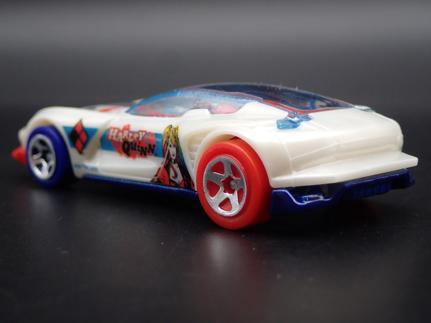 HARLEY QUINN BATMAN GAZELLA GT 1:64 SCALE COLLECTIBLE DIORAMA DIECAST MODEL CAR