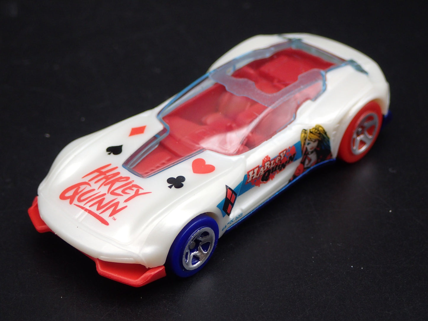 HARLEY QUINN BATMAN GAZELLA GT 1:64 SCALE COLLECTIBLE DIORAMA DIECAST MODEL CAR