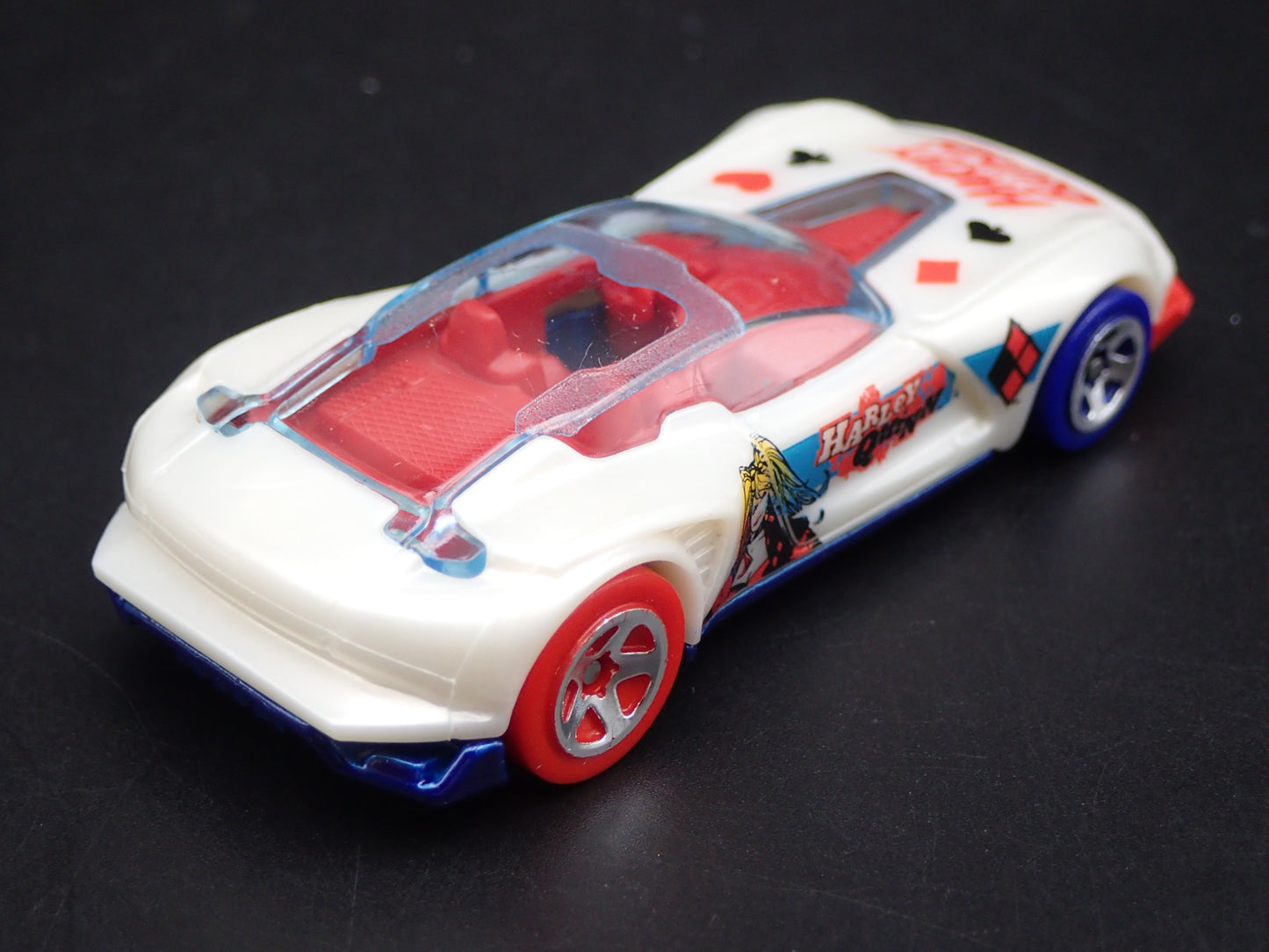 HARLEY QUINN BATMAN GAZELLA GT 1:64 SCALE COLLECTIBLE DIORAMA DIECAST MODEL CAR