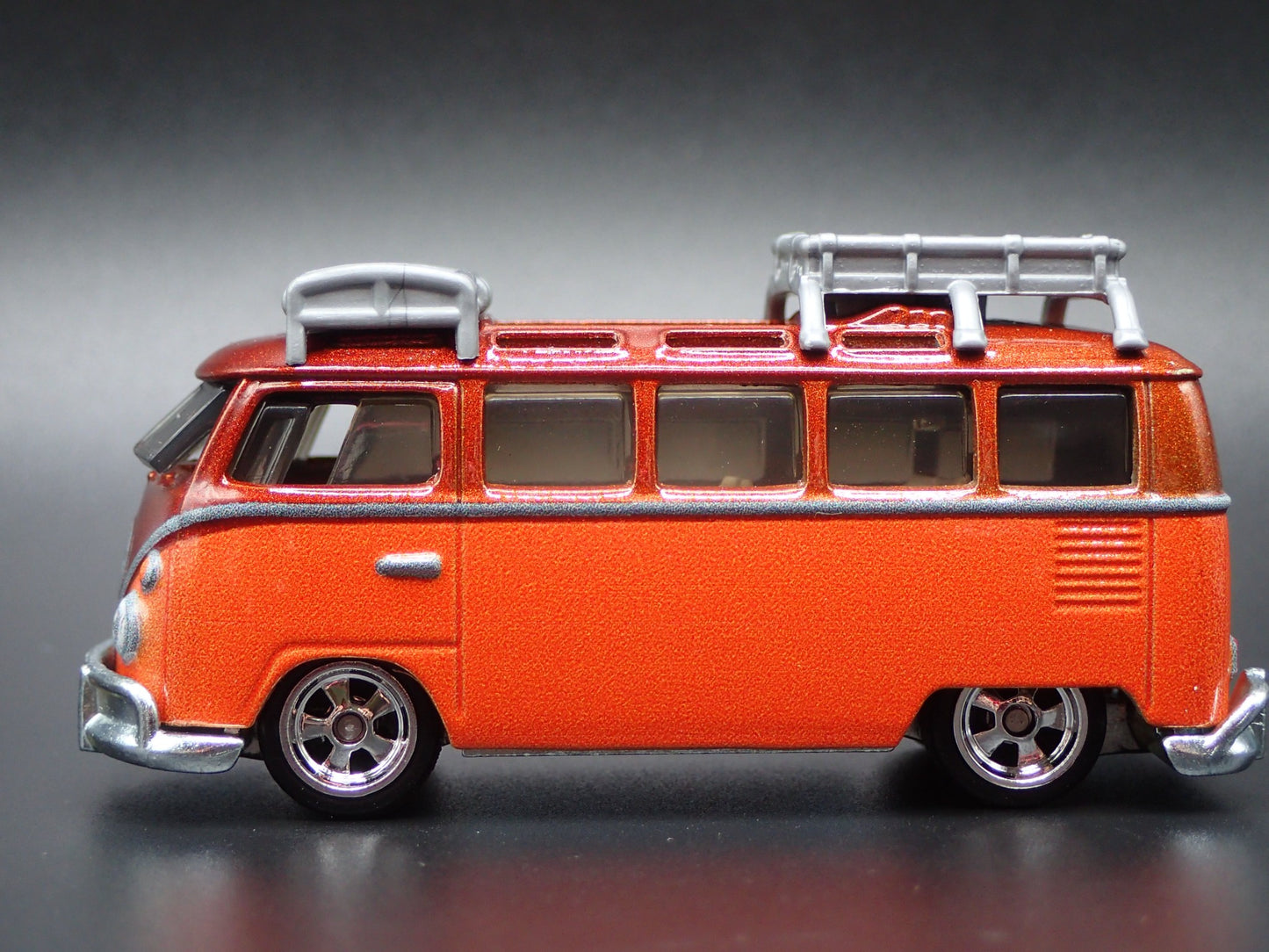 1967 67 VW VOLKSWAGEN SAMBA BUS FLUFFY GABRIEL IGLESIAS 1:64 DIECAST MODEL CAR