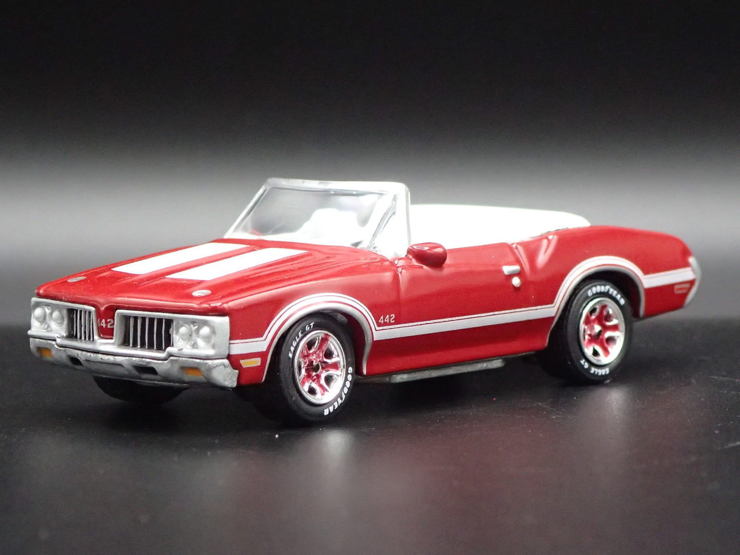 1970 70 OLDS OLDSMOBILE 442 CONVERTIBLE RED 1:64 SCALE DIORAMA DIECAST MODEL CAR