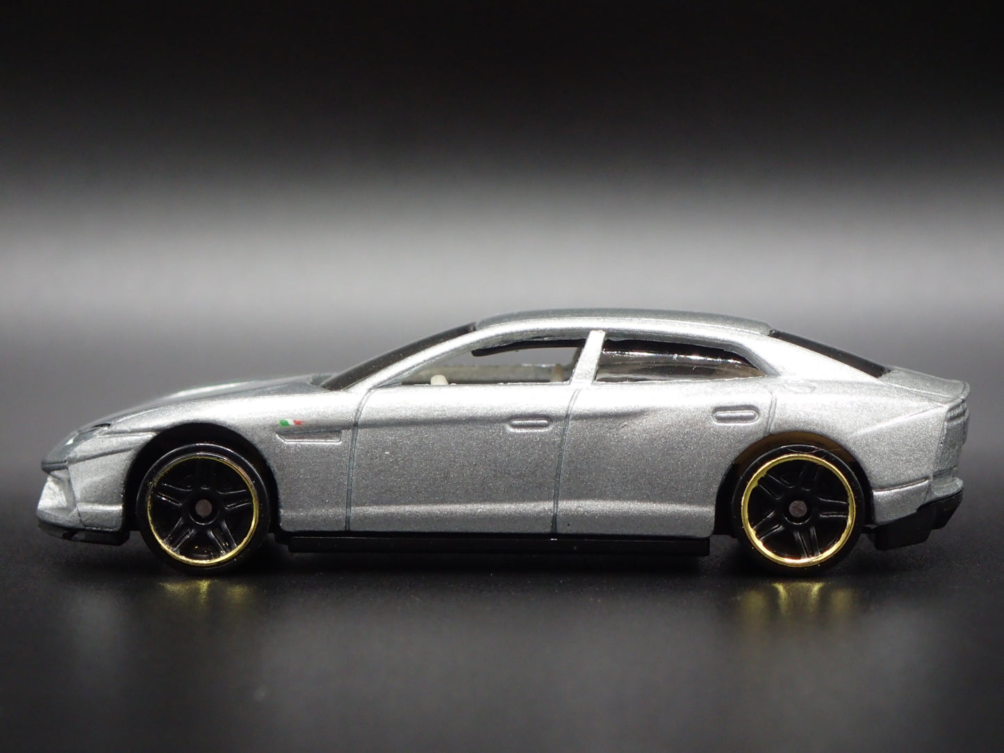 2008 08 LAMBORGHINI ESTOQUE 4 FOUR DOOR 1:64 SCALE DIORAMA DIECAST MODEL CAR