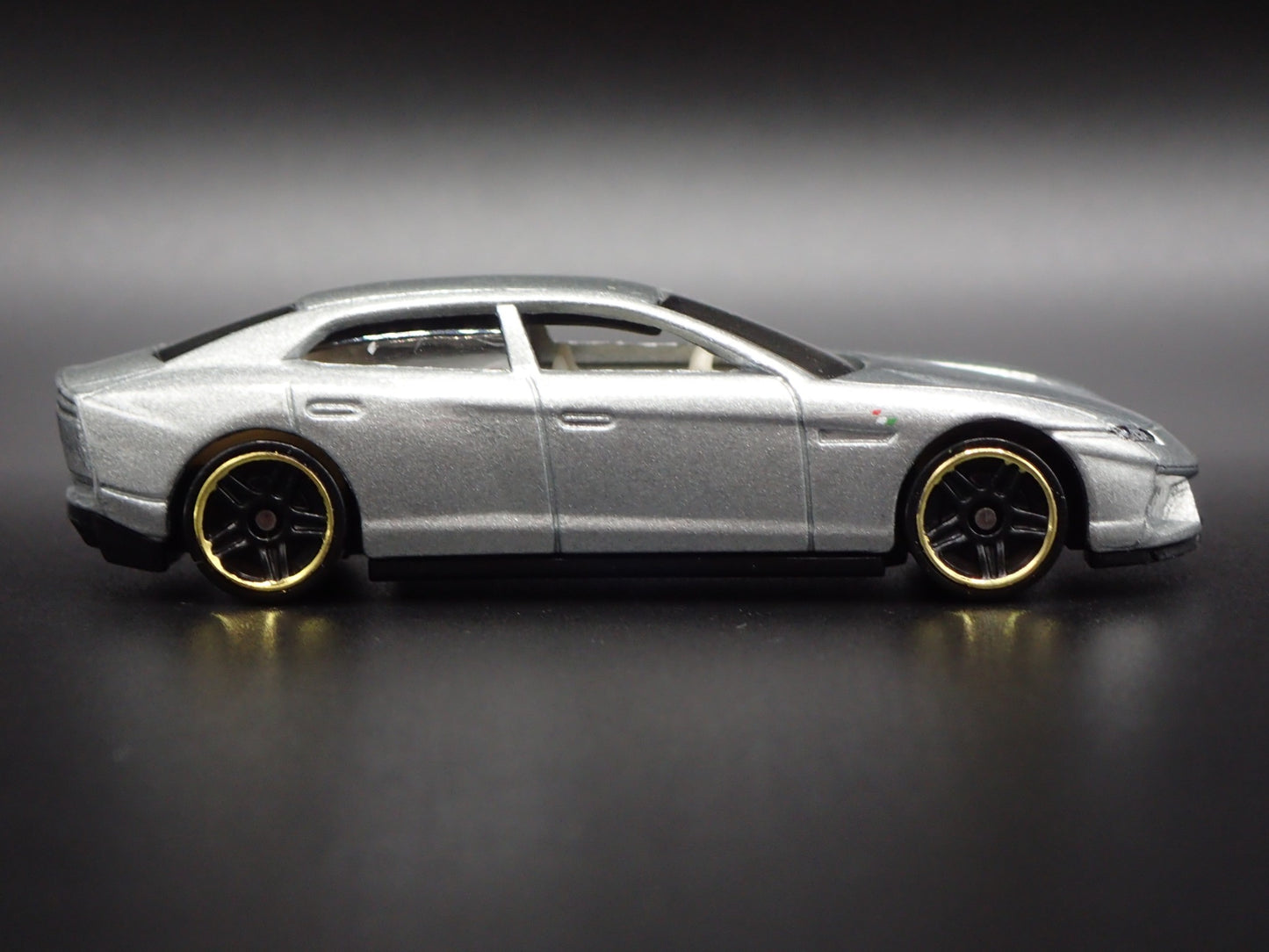 2008 08 LAMBORGHINI ESTOQUE 4 FOUR DOOR 1:64 SCALE DIORAMA DIECAST MODEL CAR
