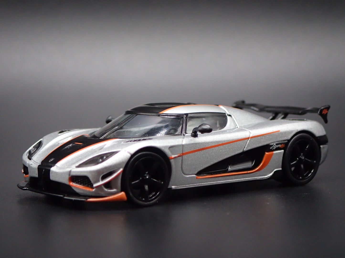 2010-2018 KOENIGSEGG AGERA RS SUPERCAR 1:64 SCALE DIORAMA DIECAST MODEL CAR