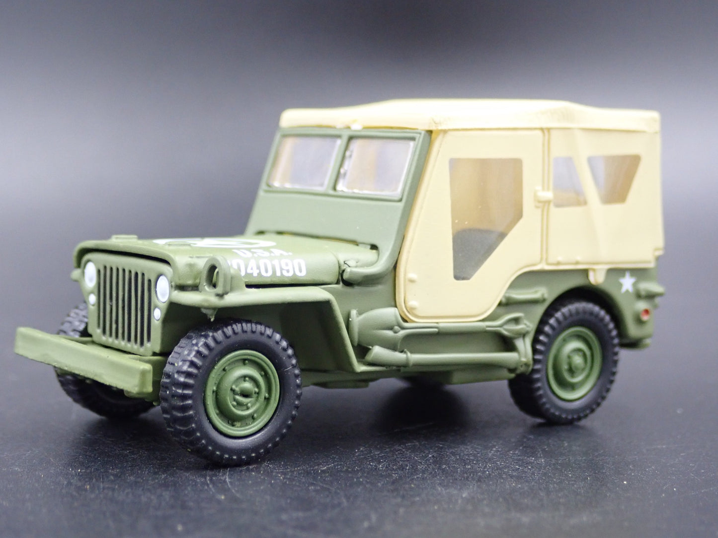 WWII WILLYS MB JEEP ARMY MILITARY GREEN 1:64 SCALE DIORAMA DIECAST MODEL CAR