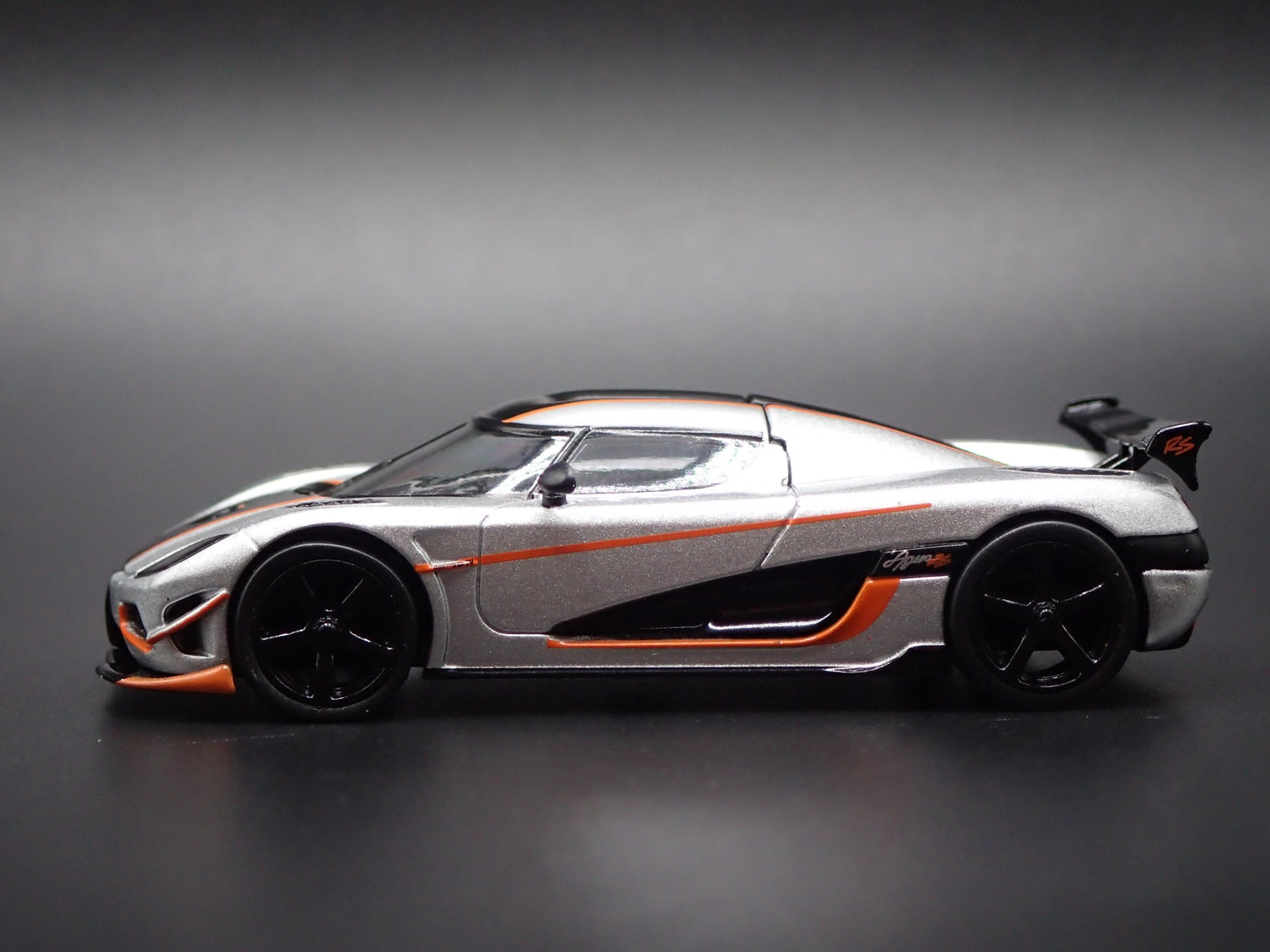 2010-2018 KOENIGSEGG AGERA RS SUPERCAR 1:64 SCALE DIORAMA DIECAST MODEL CAR