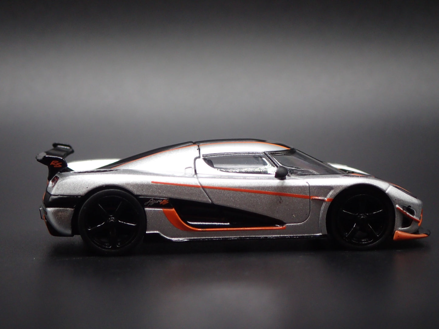 2010-2018 KOENIGSEGG AGERA RS SUPERCAR 1:64 SCALE DIORAMA DIECAST MODEL CAR