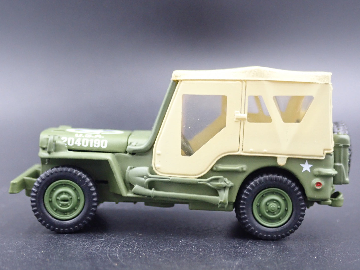 WWII WILLYS MB JEEP ARMY MILITARY GREEN 1:64 SCALE DIORAMA DIECAST MODEL CAR
