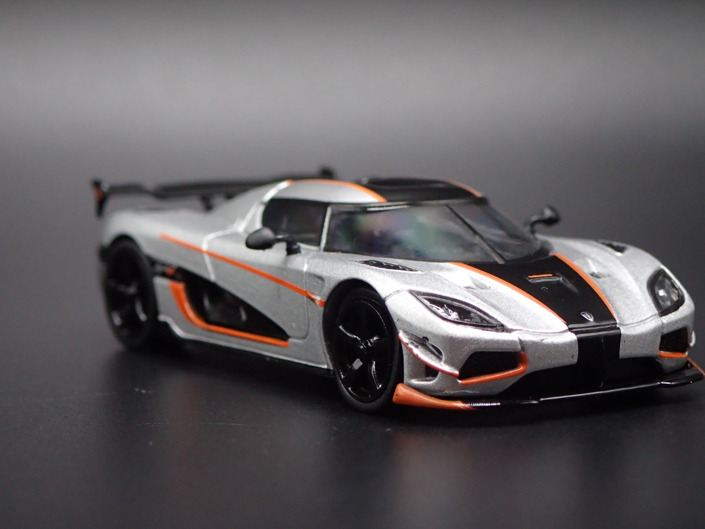 2010-2018 KOENIGSEGG AGERA RS SUPERCAR 1:64 SCALE DIORAMA DIECAST MODEL CAR