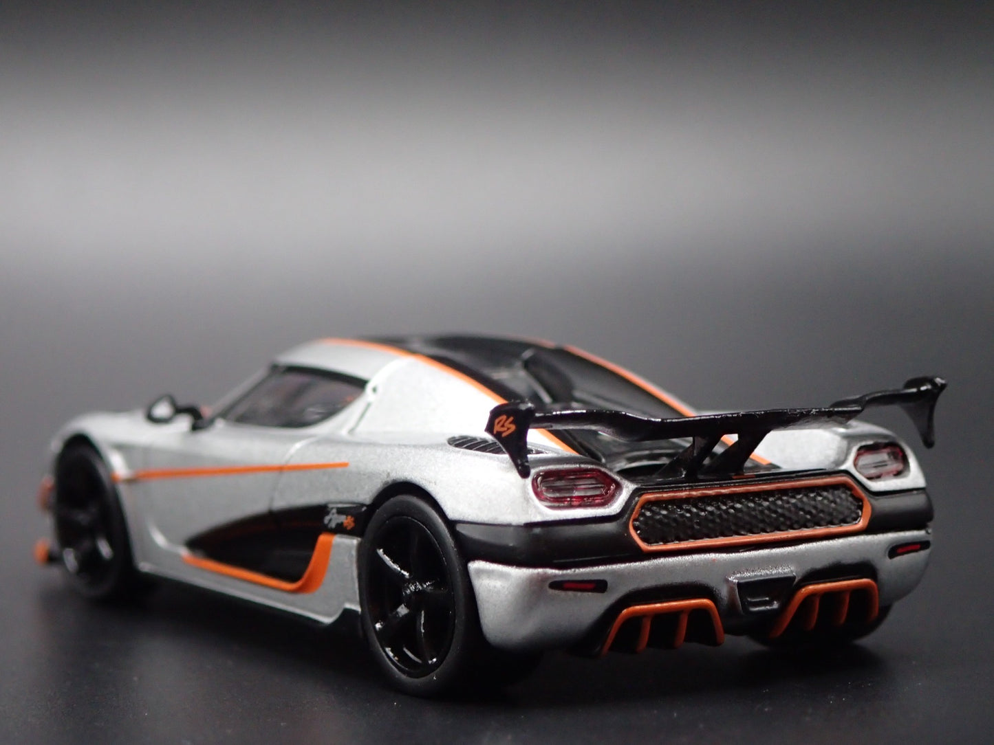 2010-2018 KOENIGSEGG AGERA RS SUPERCAR 1:64 SCALE DIORAMA DIECAST MODEL CAR