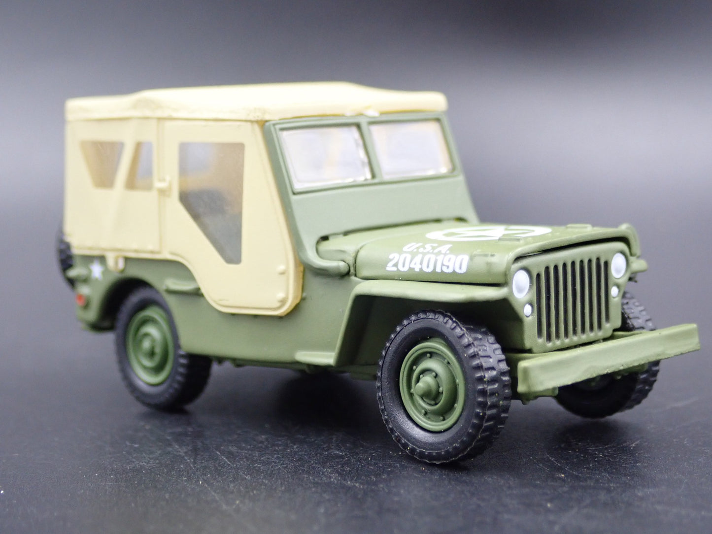WWII WILLYS MB JEEP ARMY MILITARY GREEN 1:64 SCALE DIORAMA DIECAST MODEL CAR