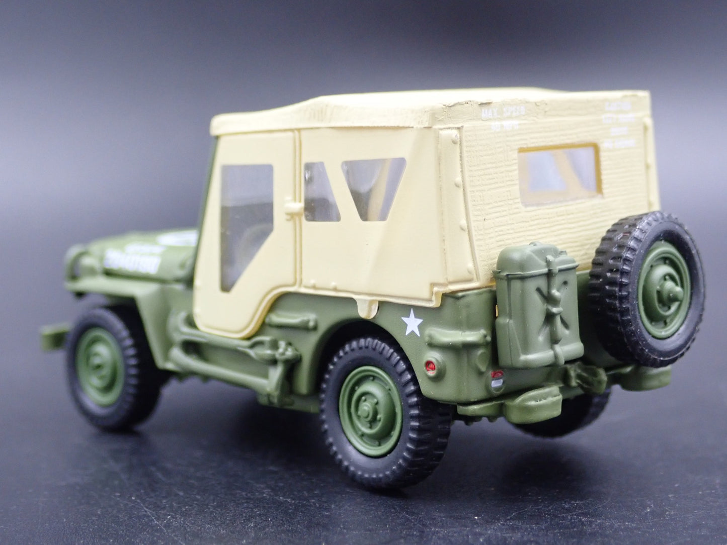 WWII WILLYS MB JEEP ARMY MILITARY GREEN 1:64 SCALE DIORAMA DIECAST MODEL CAR
