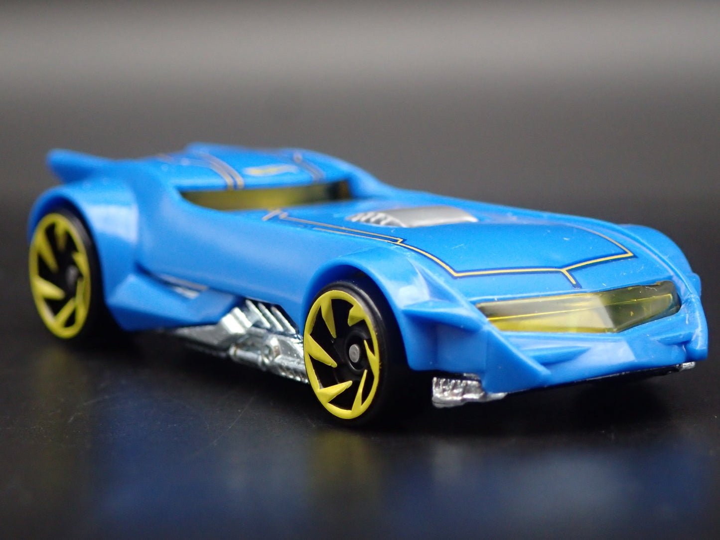 THE BATMAN BATMOBILE BLUE RARE 1:64 SCALE COLLECTIBLE DIORAMA DIECAST MODEL CAR