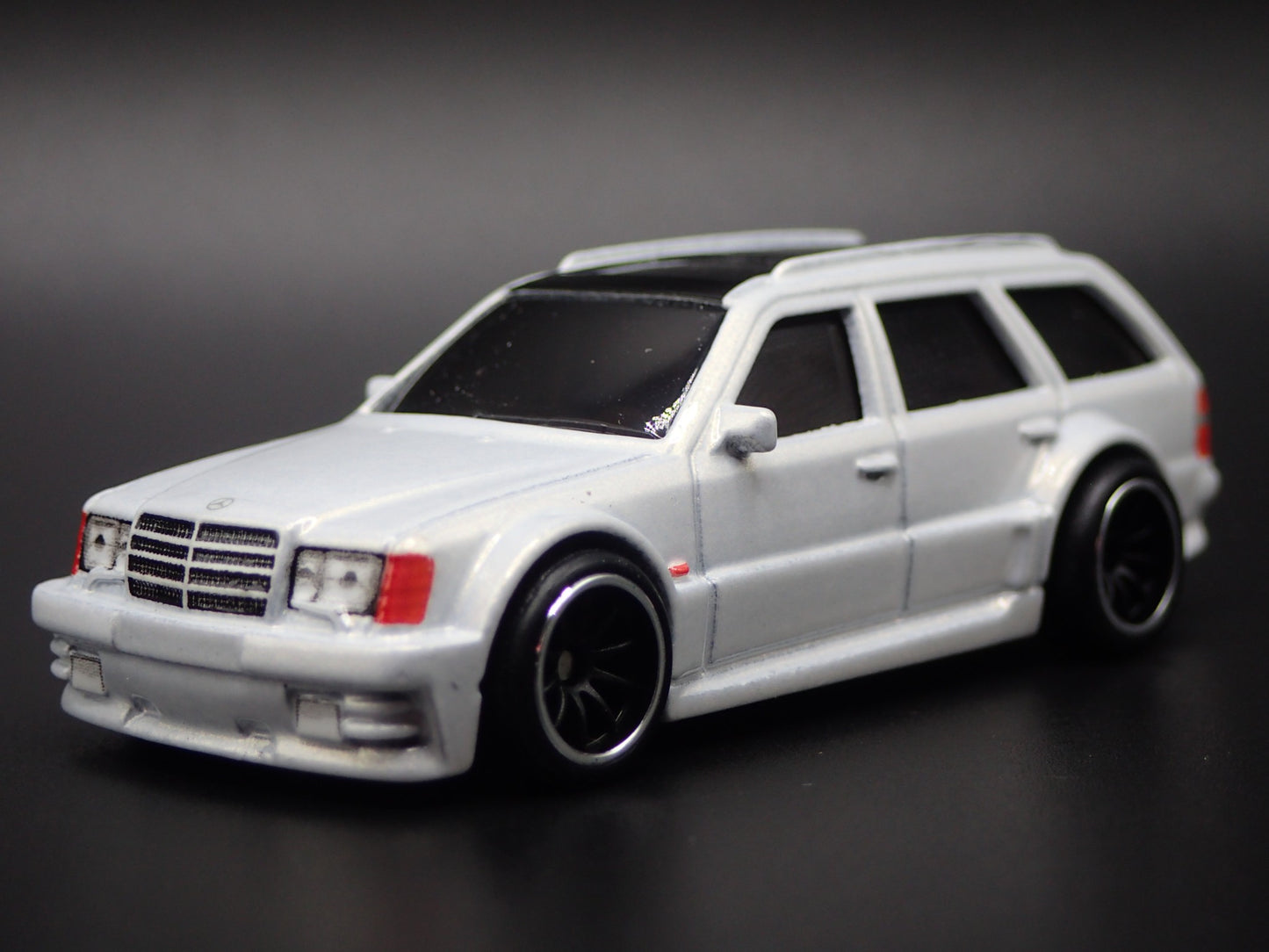 1996-1997 MERCEDES-BENZ E 36 AMG STATION WAGON 1:64 SCALE DIECAST MODEL CAR