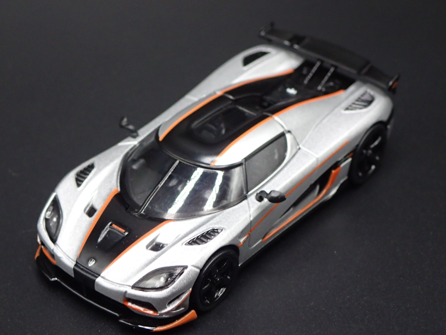 2010-2018 KOENIGSEGG AGERA RS SUPERCAR 1:64 SCALE DIORAMA DIECAST MODEL CAR