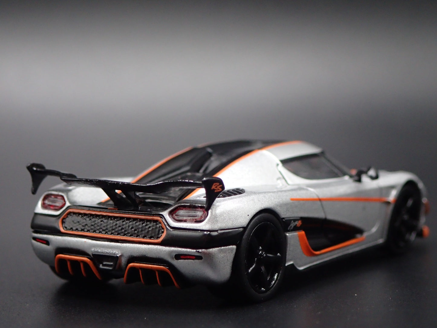 2010-2018 KOENIGSEGG AGERA RS SUPERCAR 1:64 SCALE DIORAMA DIECAST MODEL CAR