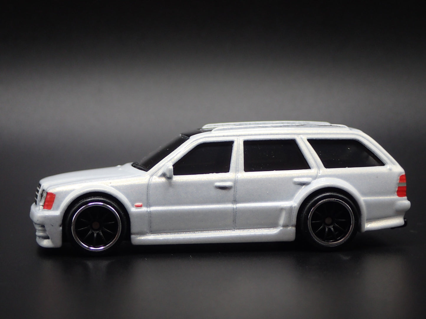 1996-1997 MERCEDES-BENZ E 36 AMG STATION WAGON 1:64 SCALE DIECAST MODEL CAR