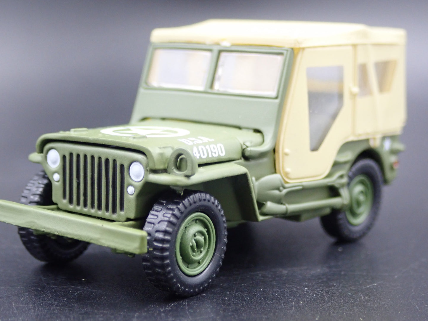 WWII WILLYS MB JEEP ARMY MILITARY GREEN 1:64 SCALE DIORAMA DIECAST MODEL CAR