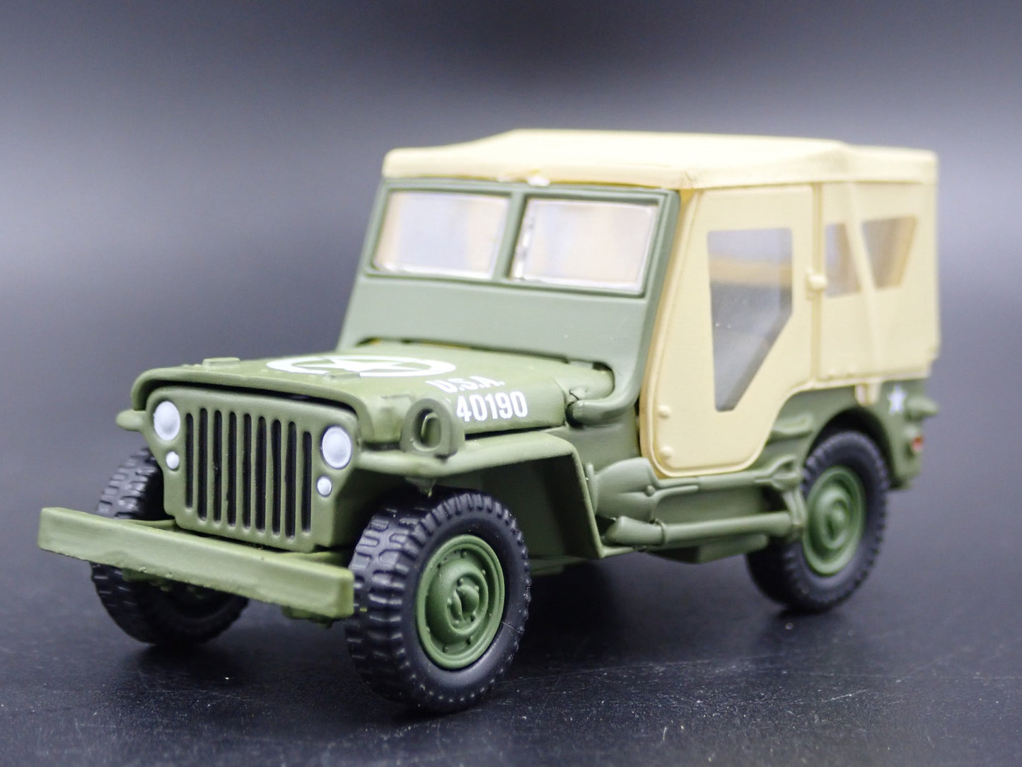 WWII WILLYS MB JEEP ARMY MILITARY GREEN 1:64 SCALE DIORAMA DIECAST MODEL CAR