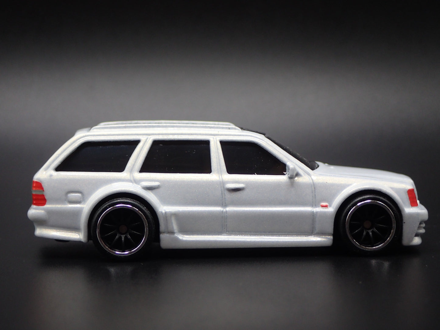 1996-1997 MERCEDES-BENZ E 36 AMG STATION WAGON 1:64 SCALE DIECAST MODEL CAR