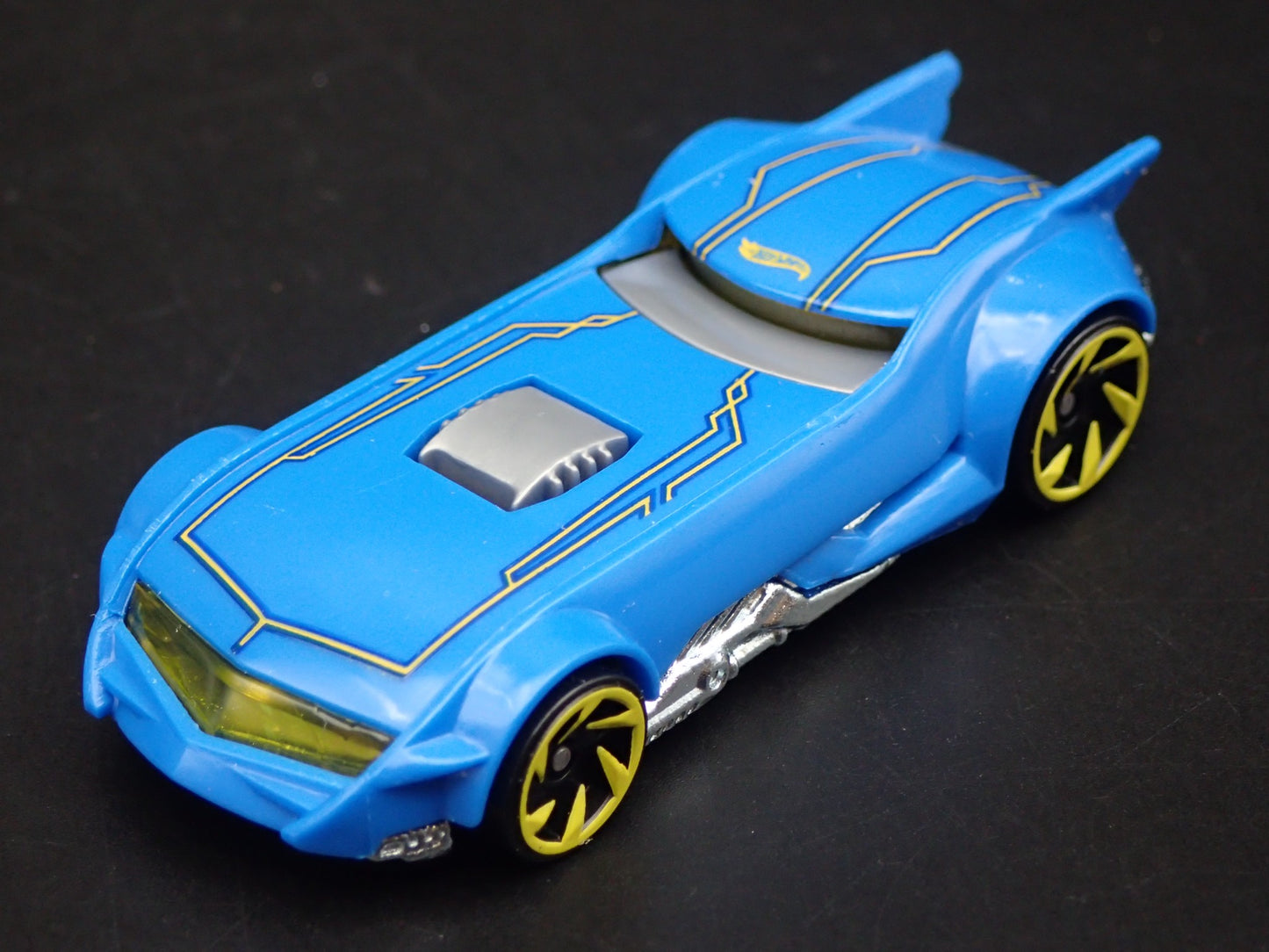 THE BATMAN BATMOBILE BLUE RARE 1:64 SCALE COLLECTIBLE DIORAMA DIECAST MODEL CAR