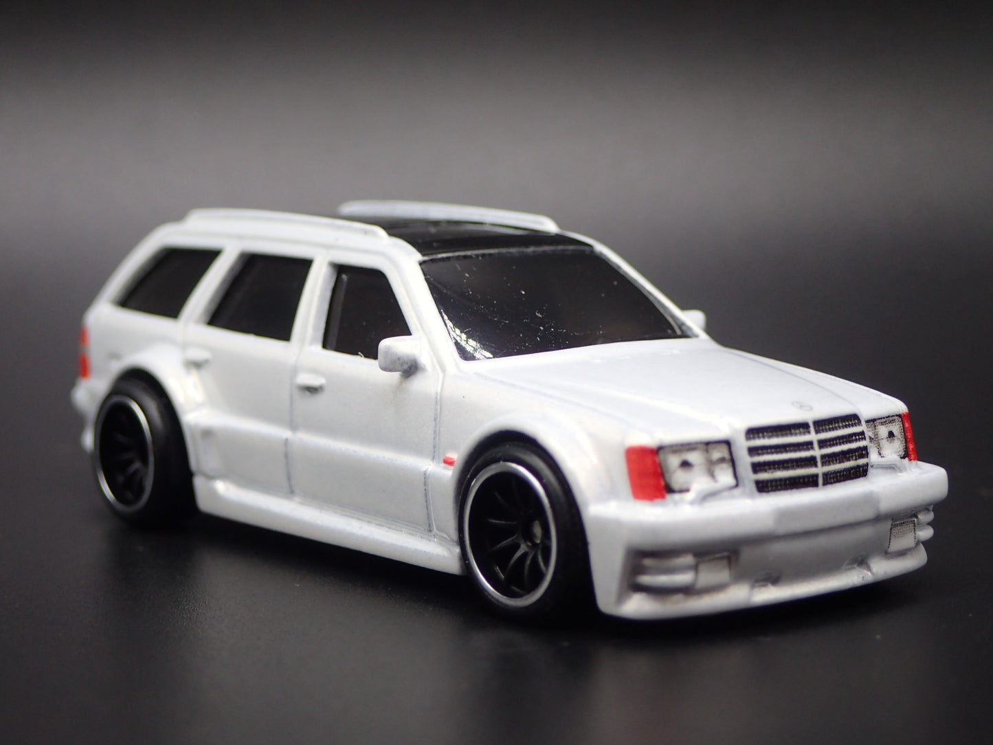 1996-1997 MERCEDES-BENZ E 36 AMG STATION WAGON 1:64 SCALE DIECAST MODEL CAR