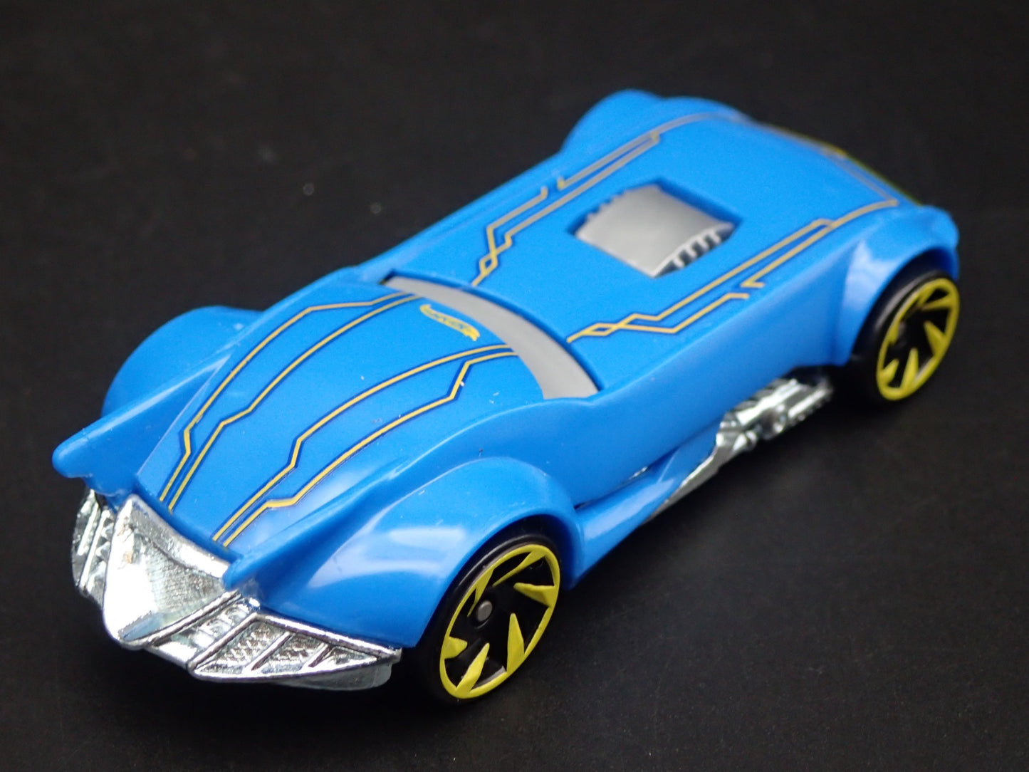 THE BATMAN BATMOBILE BLUE RARE 1:64 SCALE COLLECTIBLE DIORAMA DIECAST MODEL CAR