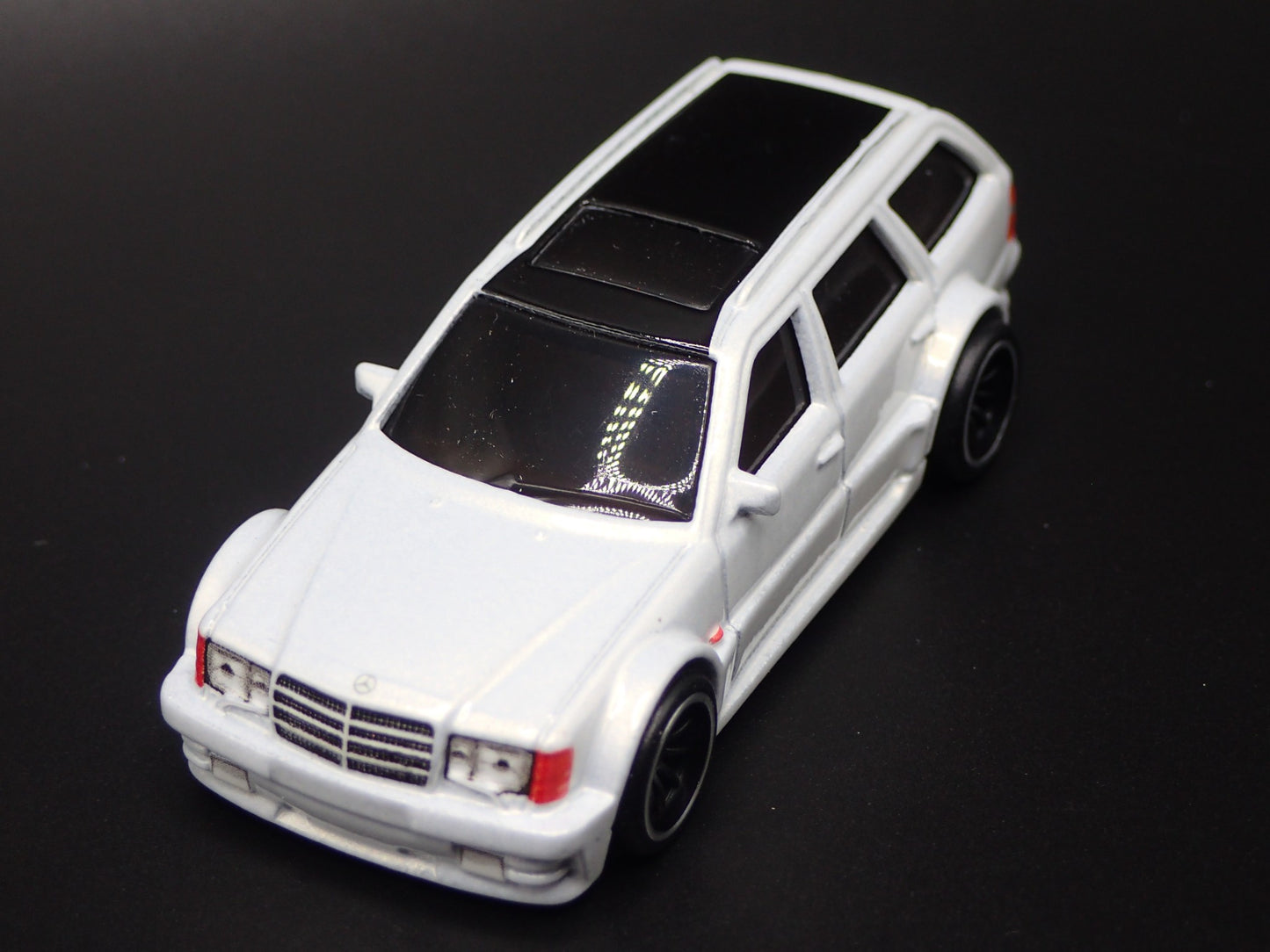 1996-1997 MERCEDES-BENZ E 36 AMG STATION WAGON 1:64 SCALE DIECAST MODEL CAR